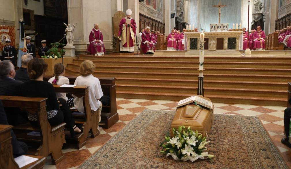Per il vescovo Gianfranco Agostino ora c’è un posto nella Casa del Padre Per il vescovo Gianfranco Agostino ora c’è un posto nella Casa del Padre