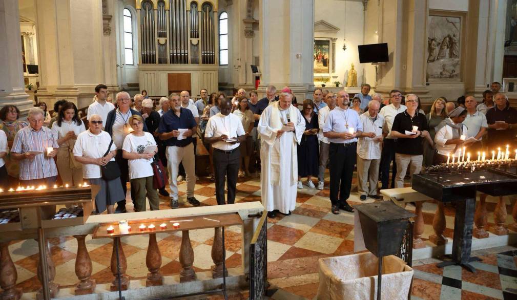 La preghiera per la pace dei missionari trevigiani con il Vescovo La preghiera per la pace dei missionari trevigiani con il Vescovo
