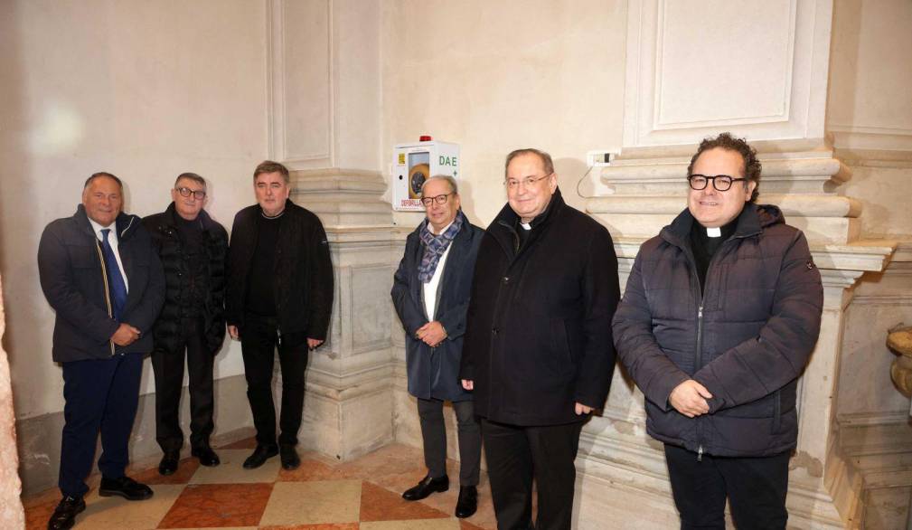 Inaugurato in cattedrale a Treviso un defibrillatore
