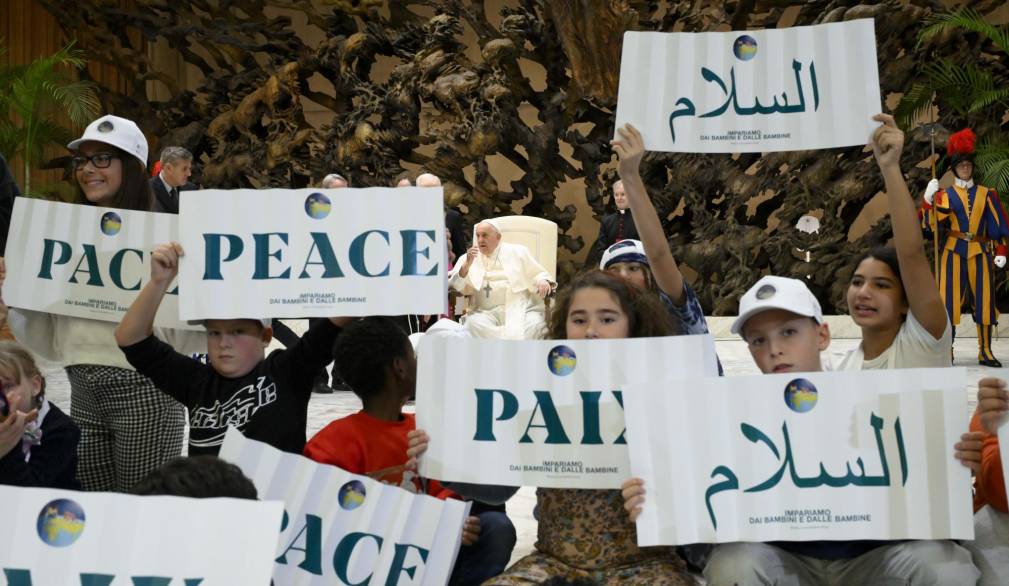 Il Papa incontra in bambini di tutto il mondo Il Papa incontra in bambini di tutto il mondo