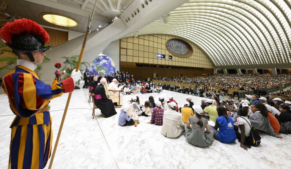 Il Papa incontra in bambini di tutto il mondo Il Papa incontra in bambini di tutto il mondo