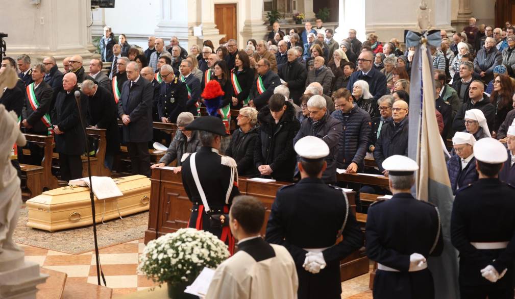 Messa funebre del vescovo emerito Paolo Magnani