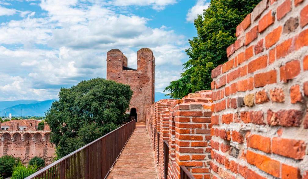 Castelfranco: riaperto il camminamento sulle antiche mura Castelfranco: riaperto il camminamento sulle antiche mura