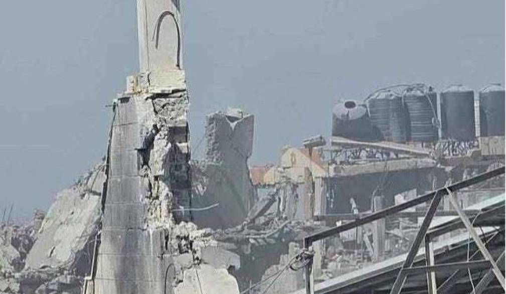 Ciò che resta del tetto della chiesa latina di Gaza dopo l’attacco di oggi Ciò che resta del tetto della chiesa latina di Gaza dopo l’attacco di oggi