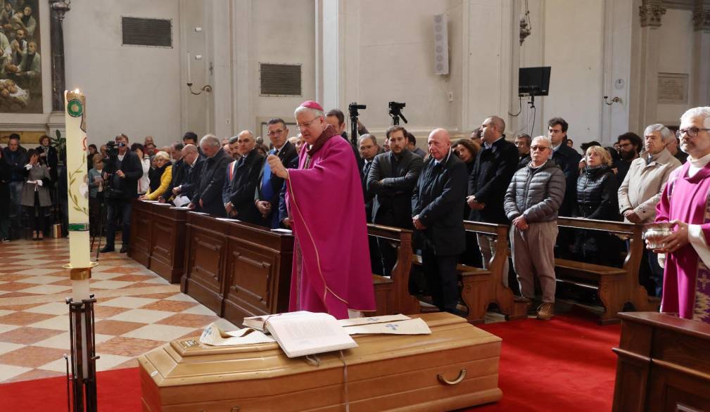 ”Don Davide, grazie per il dono che sei stato” ”Don Davide, grazie per il dono che sei stato”