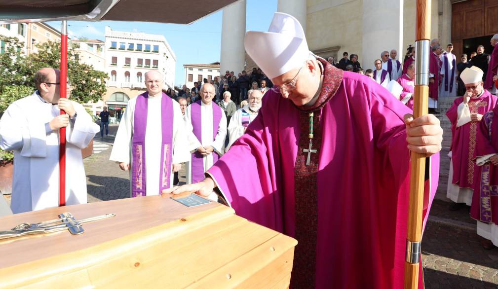 ”Don Davide, grazie per il dono che sei stato” ”Don Davide, grazie per il dono che sei stato”