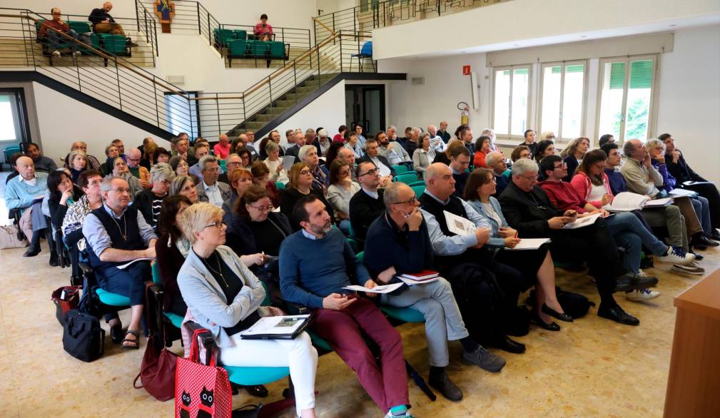 Prima parte del convegno, tenutasi nelle diverse diocesi. Qui l’incontro diocesano a casa Toniolo - Foto: Fotofilm -La vita del popolo Prima parte del convegno, tenutasi nelle diverse diocesi. Qui l’incontro diocesano a casa Toniolo - Foto: Fotofilm -La vita del popolo