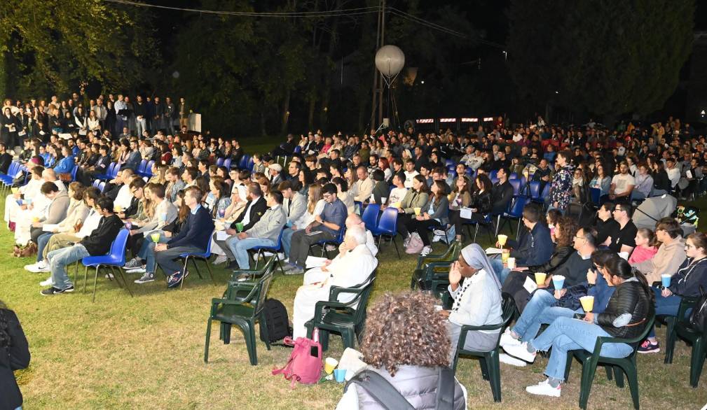 Veglia dei giovani e missionaria Veglia dei giovani e missionaria