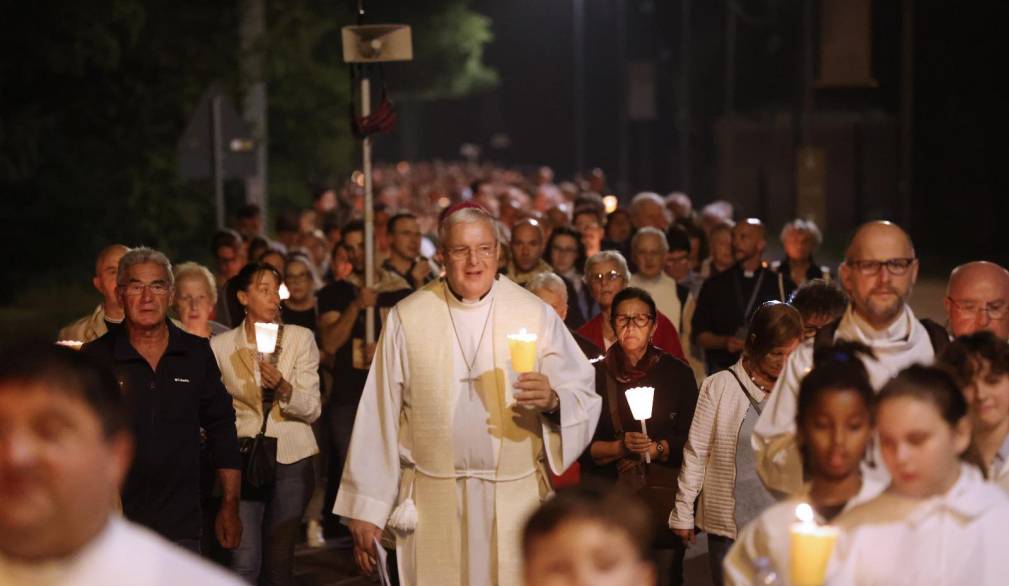 Processione aux flambeaux per san Pio X