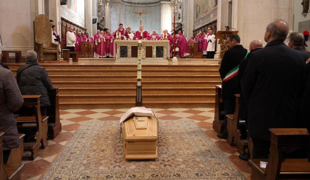 Messa funebre del vescovo emerito Paolo Magnani