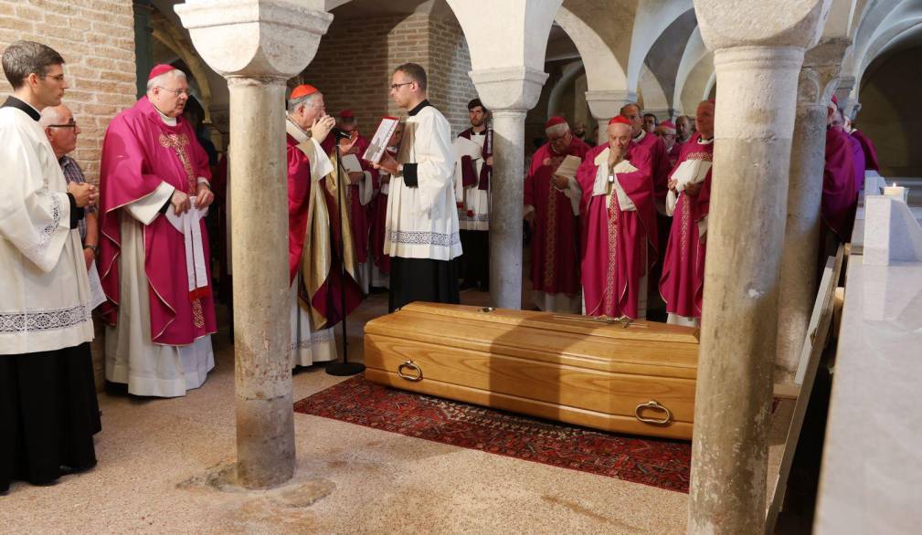 Per il vescovo Gianfranco Agostino ora c’è un posto nella Casa del Padre Per il vescovo Gianfranco Agostino ora c’è un posto nella Casa del Padre