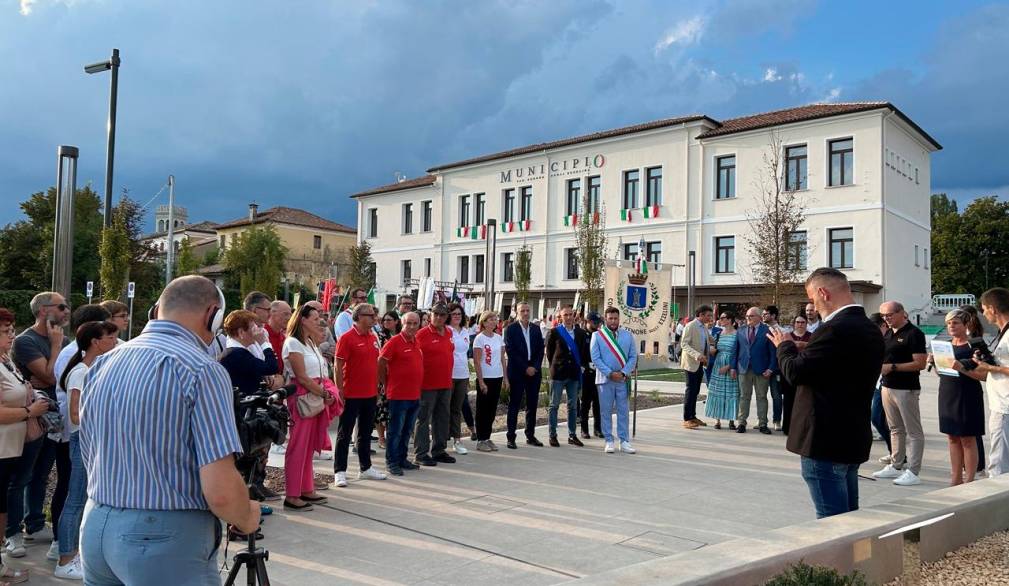 Riqualificato il centro di San Zenone con l’inaugurazione della nuova piazza