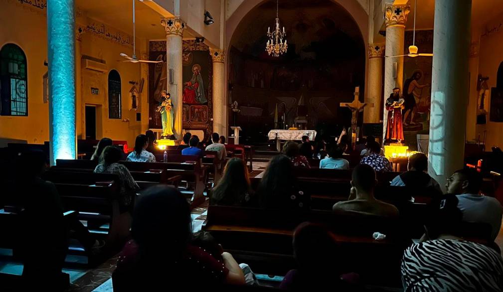 Fedeli in preghiera a Gaza - Foto parrocchia latina Fedeli in preghiera a Gaza - Foto parrocchia latina