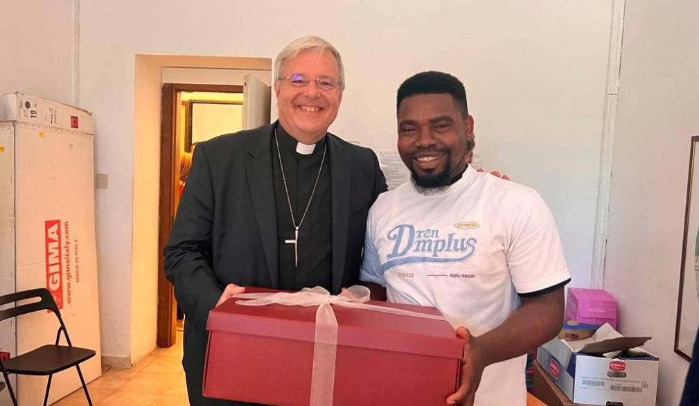 La visita del vescovo Michele Tomasi ai migranti delle ex caserme Serena La visita del vescovo Michele Tomasi ai migranti delle ex caserme Serena