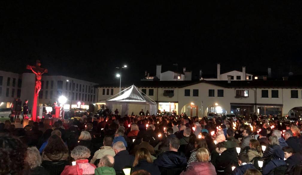 Villorba: la Via crucis “di tutti” Villorba: la Via crucis “di tutti”
