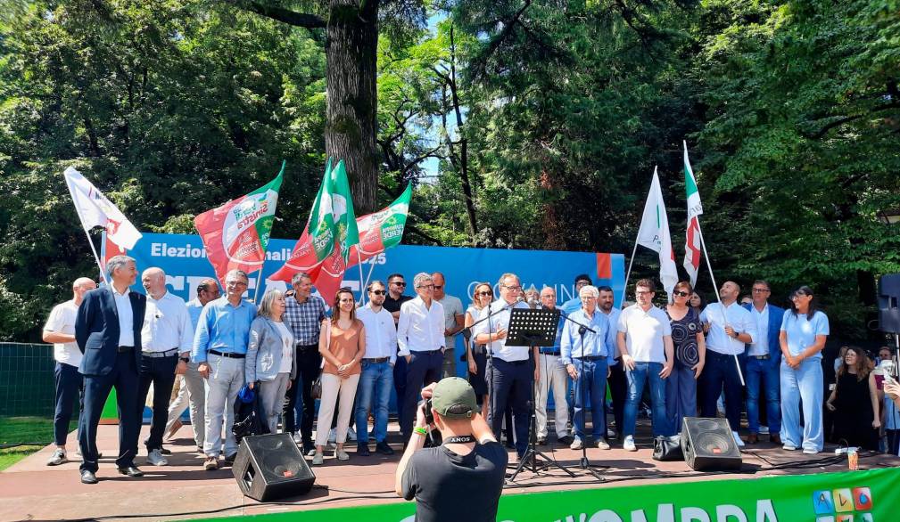 Giovanni Manildo e la sua coalizione alla presentazione ufficiale, al parco degli Alberi parlanti Giovanni Manildo e la sua coalizione alla presentazione ufficiale, al parco degli Alberi parlanti