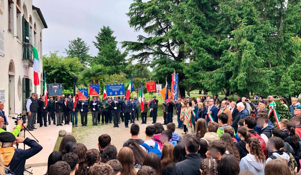 Fossalta di Piave: il ricordo della Grande guerra con i ragazzi delle medie Fossalta di Piave: il ricordo della Grande guerra con i ragazzi delle medie
