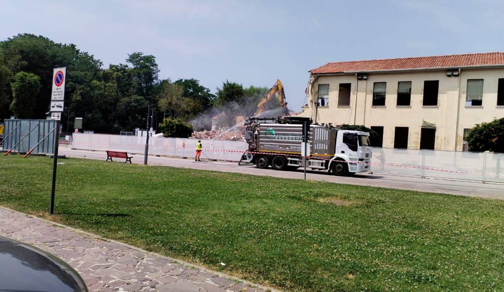Godego: scuola abbattuta e qualche interrogativo Godego: scuola abbattuta e qualche interrogativo