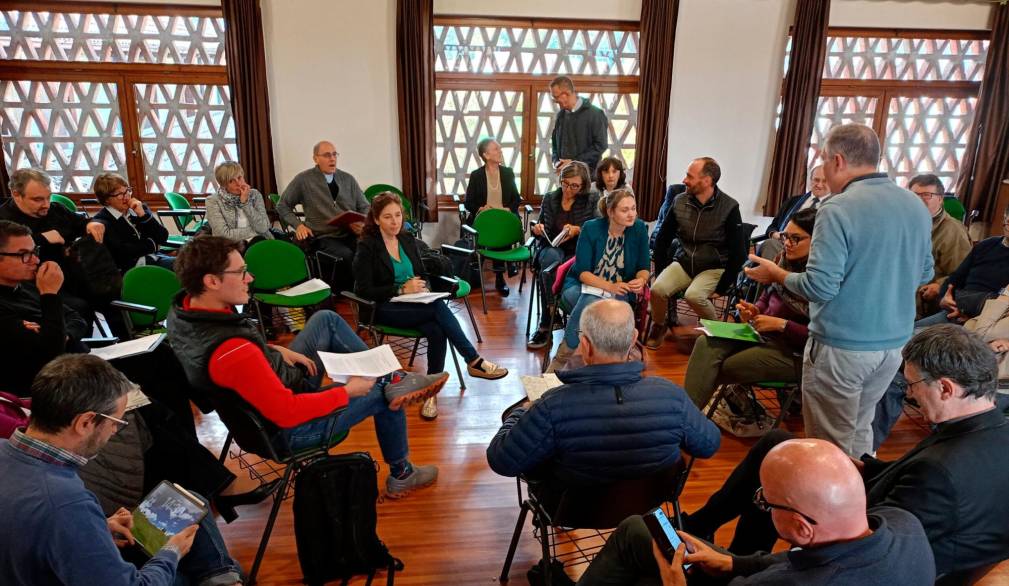 Con speranza verso la III Assemblea sinodale Con speranza verso la III Assemblea sinodale
