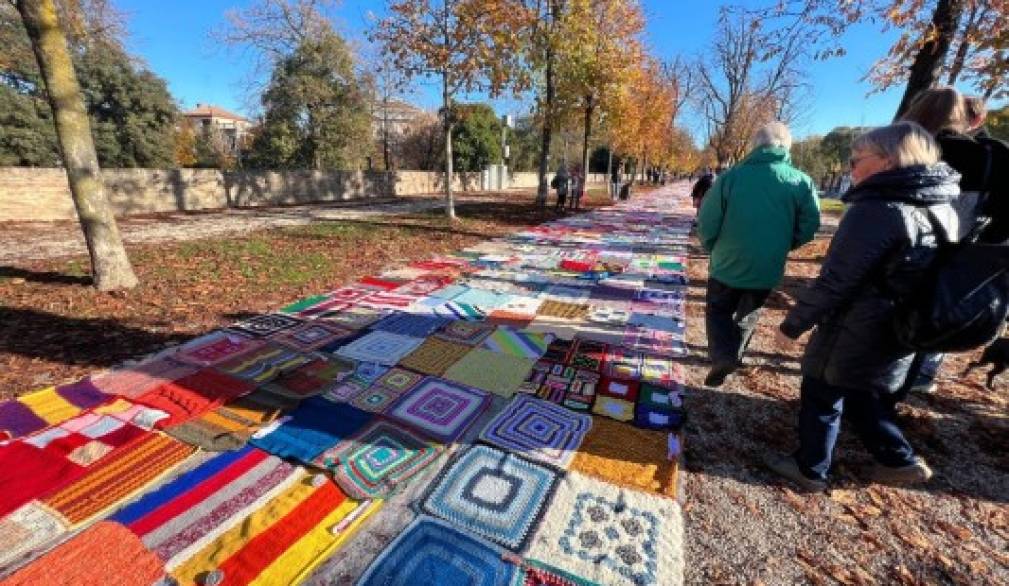 Il calore di una coperta contro la violenza sulle donne Il calore di una coperta contro la violenza sulle donne