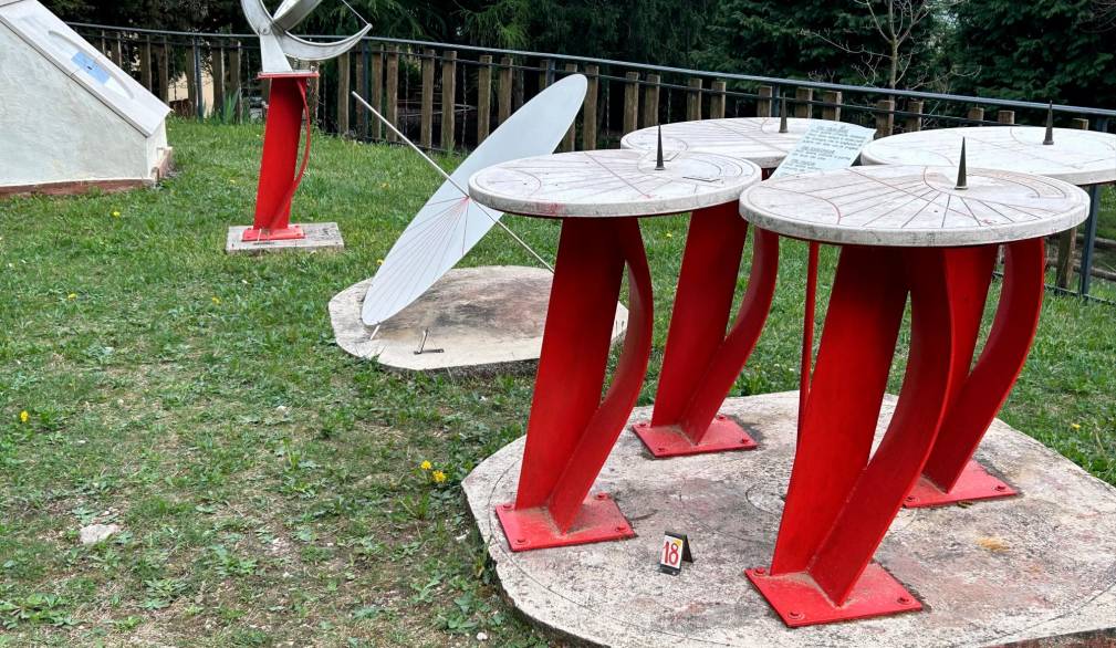 Presentate le schede per la comprensione degli strumenti astronomici del centro Chiavacci a Crespano Presentate le schede per la comprensione degli strumenti astronomici del centro Chiavacci a Crespano