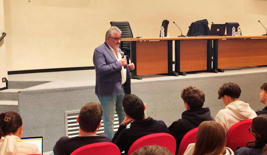 Nuovo laboratorio sull’Intelligenza artificiale generativa al Collegio Pio X Nuovo laboratorio sull’Intelligenza artificiale generativa al Collegio Pio X