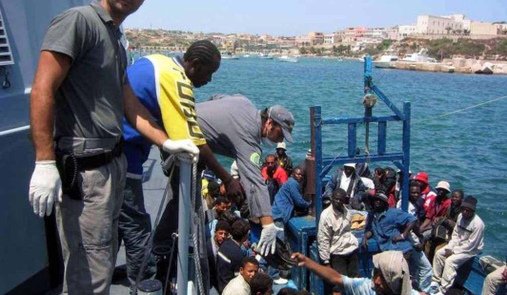 Migranti, l’Inps: “Chiudere le frontiere? Ci costerebbe 38 miliardi” Migranti, l’Inps: “Chiudere le frontiere? Ci costerebbe 38 miliardi”