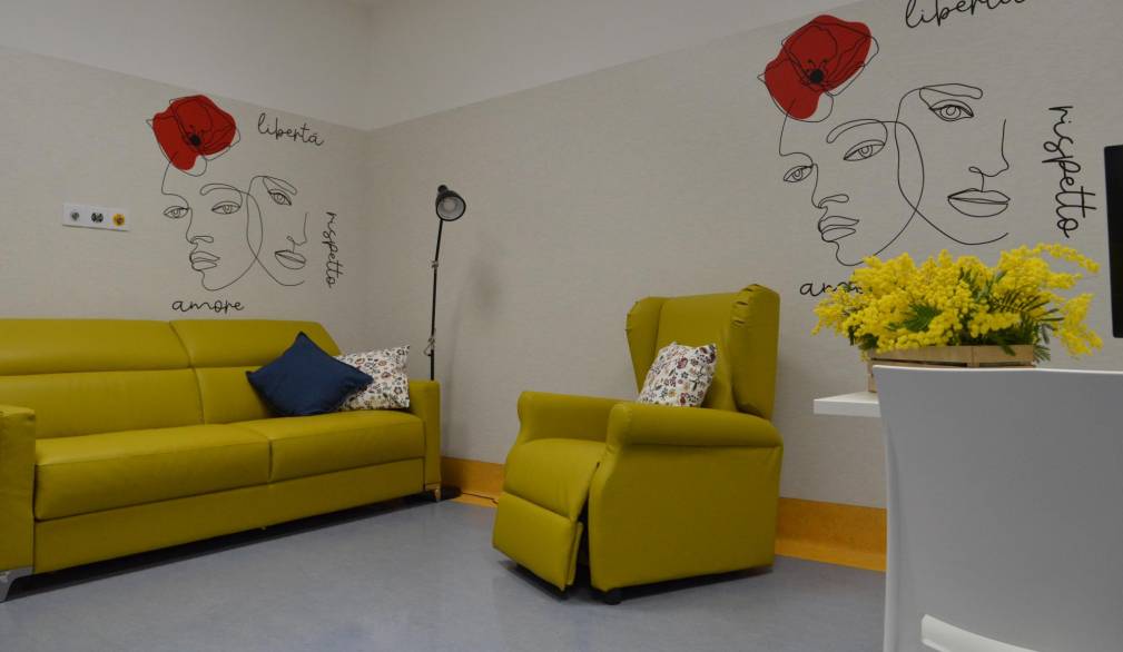 Montebelluna: in ospedale inaugurata la “Stanza rosa” per le donne che subiscono violenza Montebelluna: in ospedale inaugurata la “Stanza rosa” per le donne che subiscono violenza