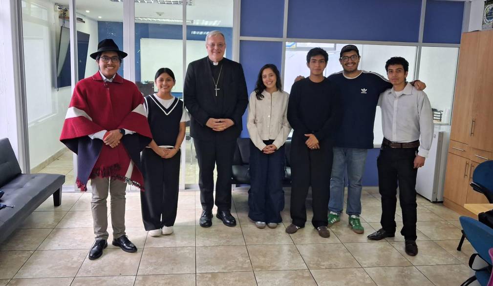 Mercoledì 21 gennaio: la relazione del vescovo Tomasi alla Pontificia Università Cattolica - incontro con un gruppo di studenti