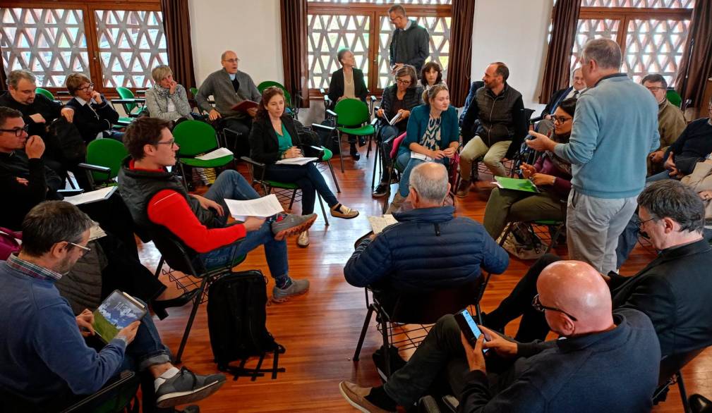 Con speranza verso la III Assemblea sinodale Con speranza verso la III Assemblea sinodale