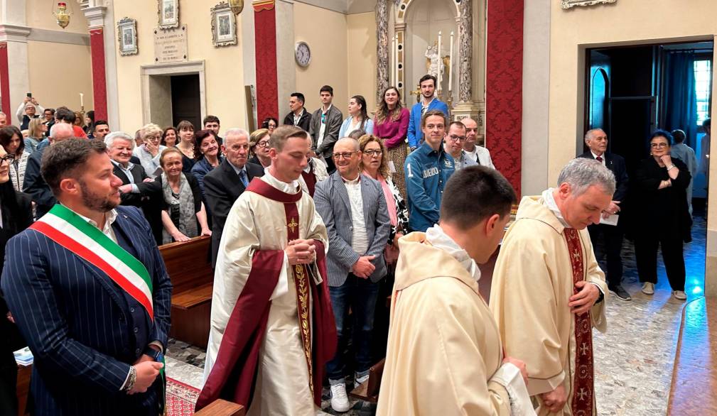 Grande festa nella comunità di Liedolo per la prima messa di don Mattia Gardin Grande festa nella comunità di Liedolo per la prima messa di don Mattia Gardin