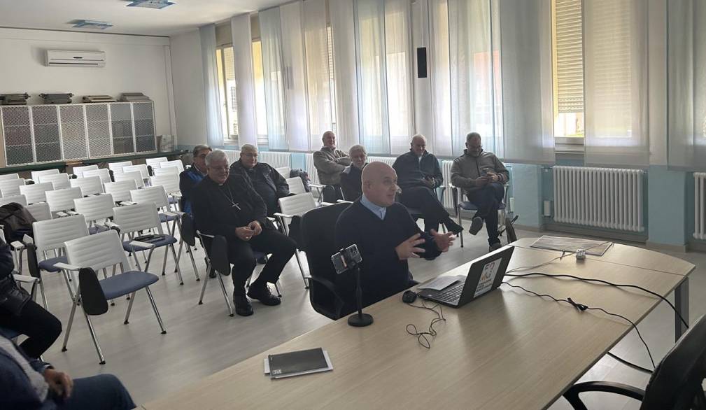 Il patriarca Pizzaballa incontra, collegato da Gerusalemme, i sacerdoti del vicariato di Asolo Il patriarca Pizzaballa incontra, collegato da Gerusalemme, i sacerdoti del vicariato di Asolo