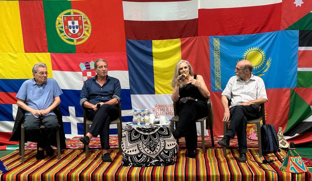 Da sinistra, Adriano Sofri, Gigi Riva, Giovanna Botteri e don Bruno Baratto Da sinistra, Adriano Sofri, Gigi Riva, Giovanna Botteri e don Bruno Baratto