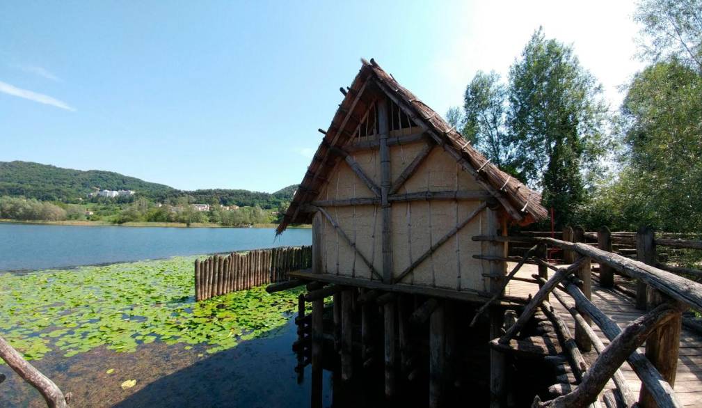 Un giorno da preistorici tra le palafitte del parco del Livelet Un giorno da preistorici tra le palafitte del parco del Livelet