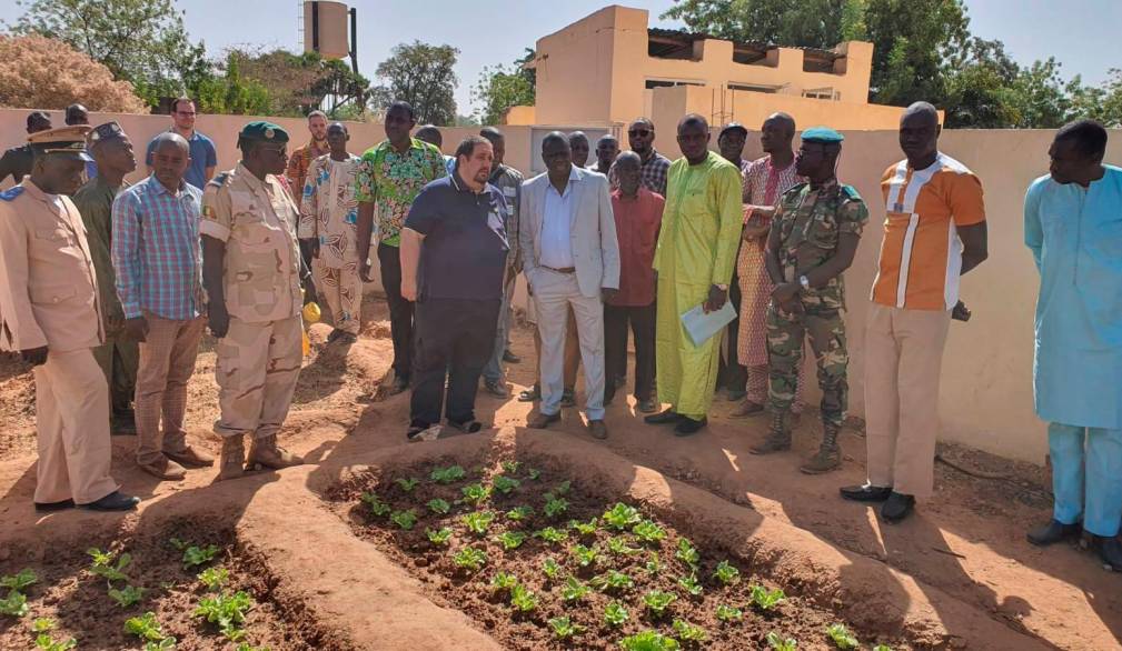 Inaugurazione del progetto Caritas in Mali, il 6 febbraio 2020. Ahmadou Tounkara è in completo grigio Inaugurazione del progetto Caritas in Mali, il 6 febbraio 2020. Ahmadou Tounkara è in completo grigio