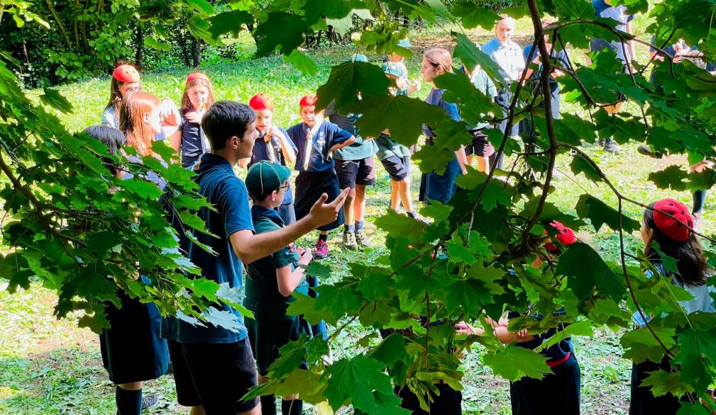 Momento di preghiera e ringraziamento in mezzo alla natura Momento di preghiera e ringraziamento in mezzo alla natura