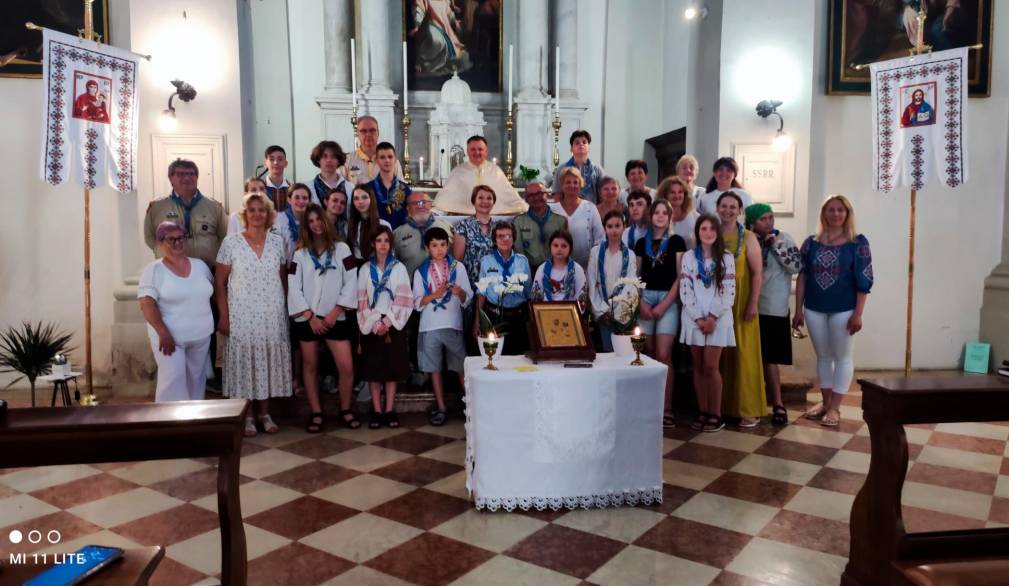 Campo estivo per un gruppo di giovani scout ucraini Campo estivo per un gruppo di giovani scout ucraini
