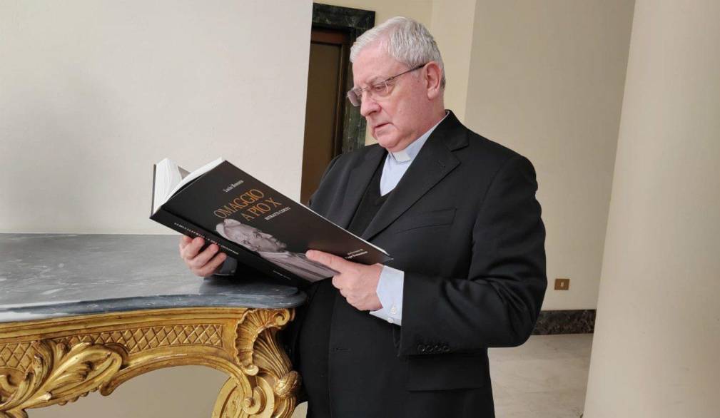 Il video: mons. Bonora e il “suo” Pio X Il video: mons. Bonora e il “suo” Pio X