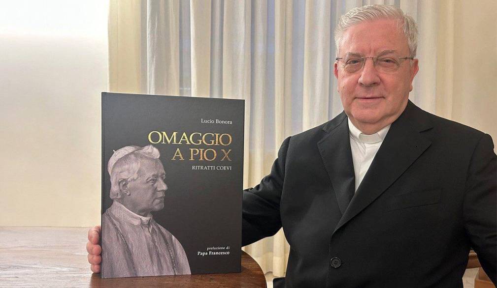 Mons. Lucio Bonora, con il recente volume dedicato a san Pio X Mons. Lucio Bonora, con il recente volume dedicato a san Pio X