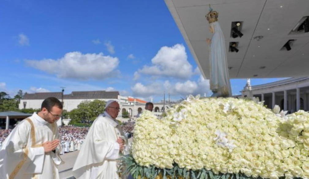 Fatima, "manto di luce". Oltre mezzo milione alla canonizzazione dei pastorelli Fatima, "manto di luce". Oltre mezzo milione alla canonizzazione dei pastorelli
