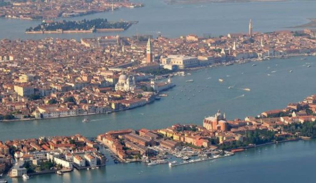 Eletto il Consiglio metropolitano di Venezia: vince il centrodestra con i "fucsia" vicini a Brugnaro Eletto il Consiglio metropolitano di Venezia: vince il centrodestra con i "fucsia" vicini a Brugnaro