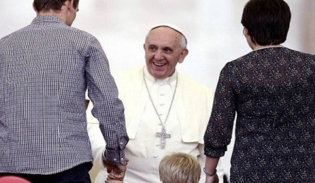 Papa Francesco: dal 1° settembre il nuovo Dicastero per i laici, la famiglia e la vita. Mons. Farrel prefetto Papa Francesco: dal 1° settembre il nuovo Dicastero per i laici, la famiglia e la vita. Mons. Farrel prefetto