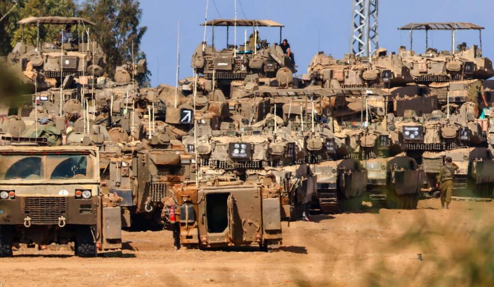 Le forze israeliane al confine con Gaza
