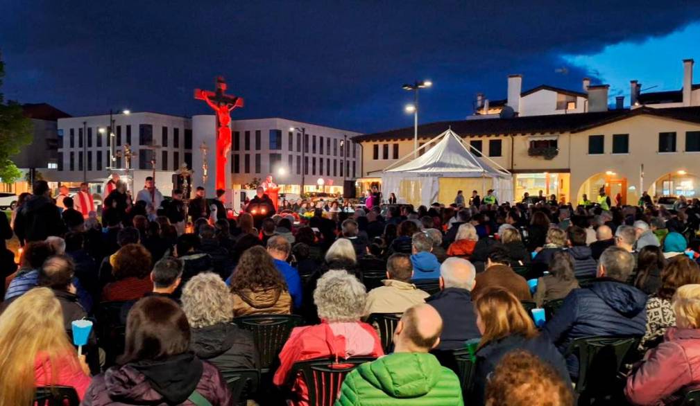 Villorba: la Via crucis “di tutti” Villorba: la Via crucis “di tutti”