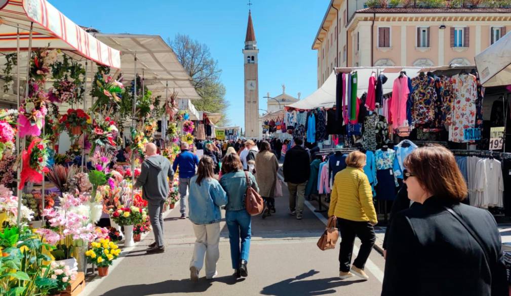 Mogliano Veneto, il mercato torna nel cuore della città Mogliano Veneto, il mercato torna nel cuore della città