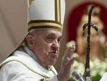 Papa Francesco durante la messa crismale
