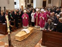 Messa funebre del vescovo emerito Paolo Magnani: processione d’ingresso