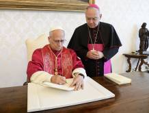 Papa Leone XIV firma l’esortazione Dilexi te