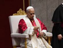 Leone XIV al rosario per la pace in San Pietro: “Basta con la guerra, è il tempo del dialogo”