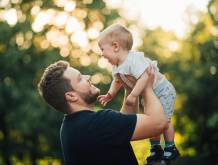 Festa del papà, “figura non in crisi, ma in positiva e profonda trasformazione”